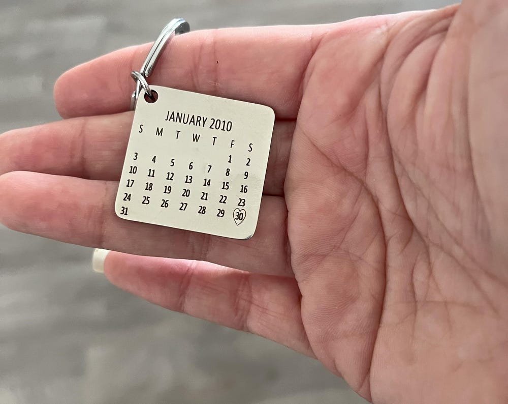 Keychain: Personalized calendar keychain, Special date, Anniversary date, Gift